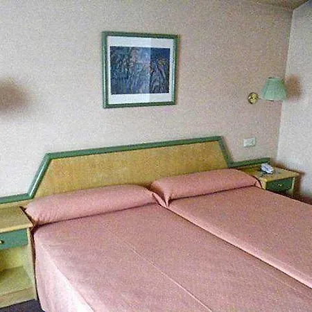 Hotel Puente 2*